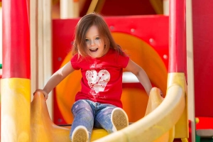 Unfallgefahr bei einer Kinderrutsche mindern