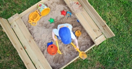 Welches Material eignet sich am besten für einen Sandkasten