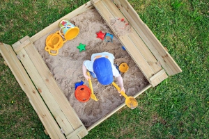 Welches Material eignet sich am besten für einen Sandkasten